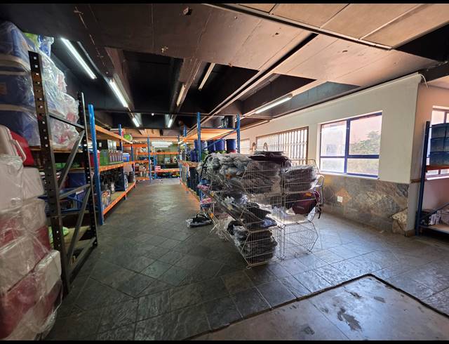 3,434M² WAREHOUSE FOR SALE IN AMALGAM